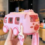 قمقمه کودک مدل اتوبوس 0.5 لیتر | قمقمه فانتزی طرح مدرسه - Image 19