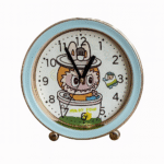 ساعت دیواری دایره‌ای دور طلایی طرح لبوبو - Image 3