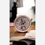 ساعت دیواری دایره‌ای دور طلایی طرح لبوبو - Image 4