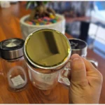 دمنوش‌ساز شیشه‌ای درب آینه‌ای دسته‌دار با فیلتر استیل - Image 3